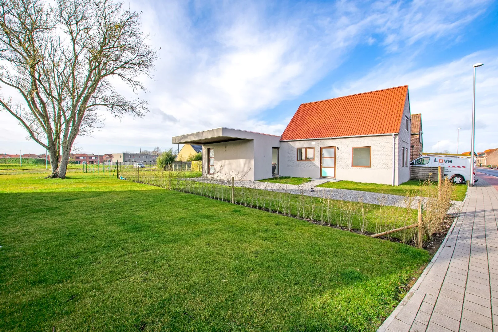 Volledig gerenoveerde woning op 579m² in centrum Diksmuide!