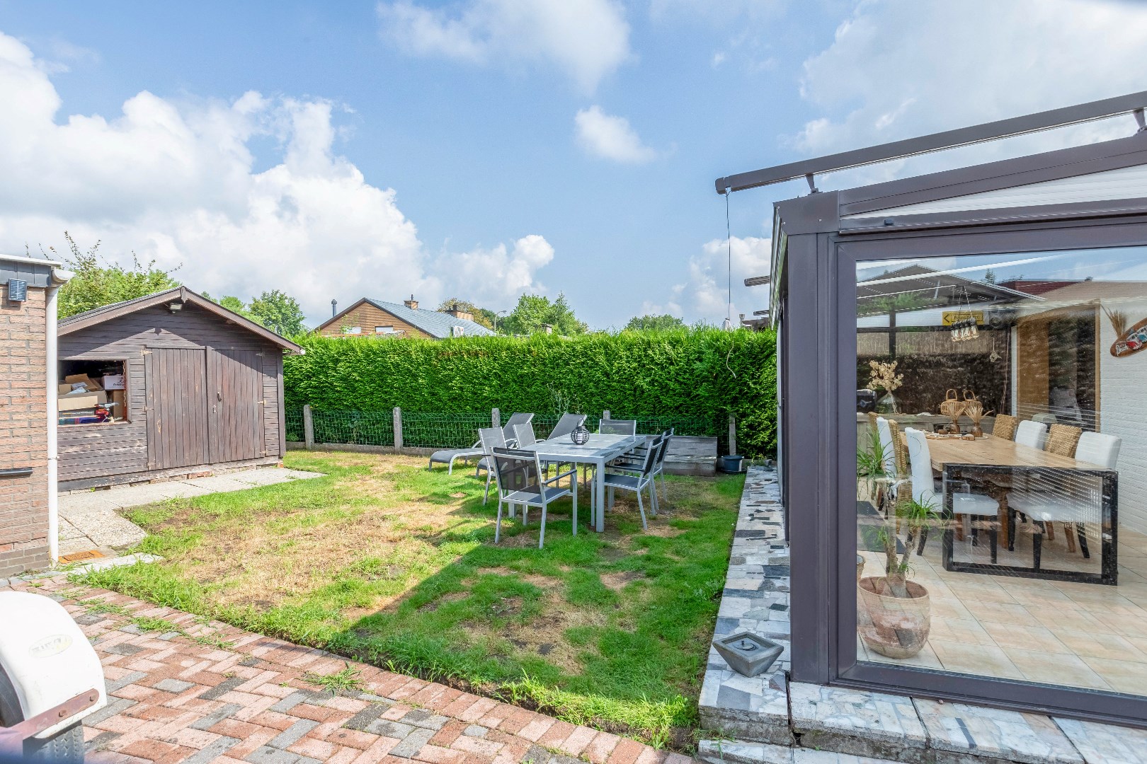 Op te frissen woning te Drongen 