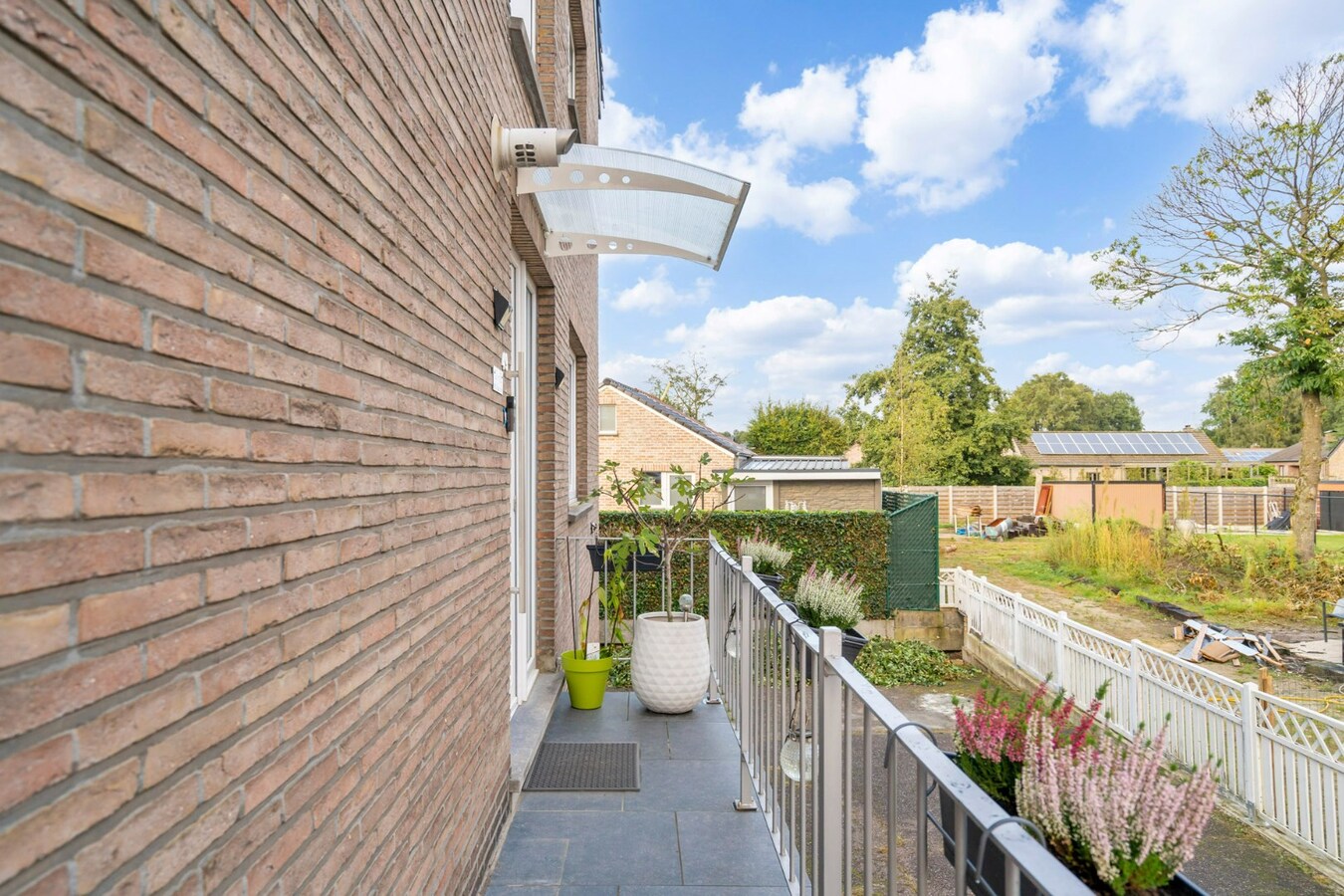 Gerenoveerd appartement met 2 slaapkamers en garage 