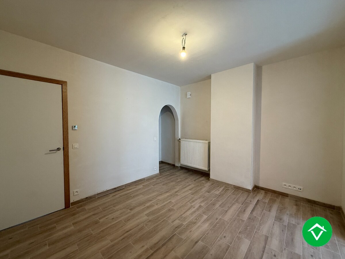 Gerenoveerde woning twee slaapkamers en koer in centrum Roeselare 