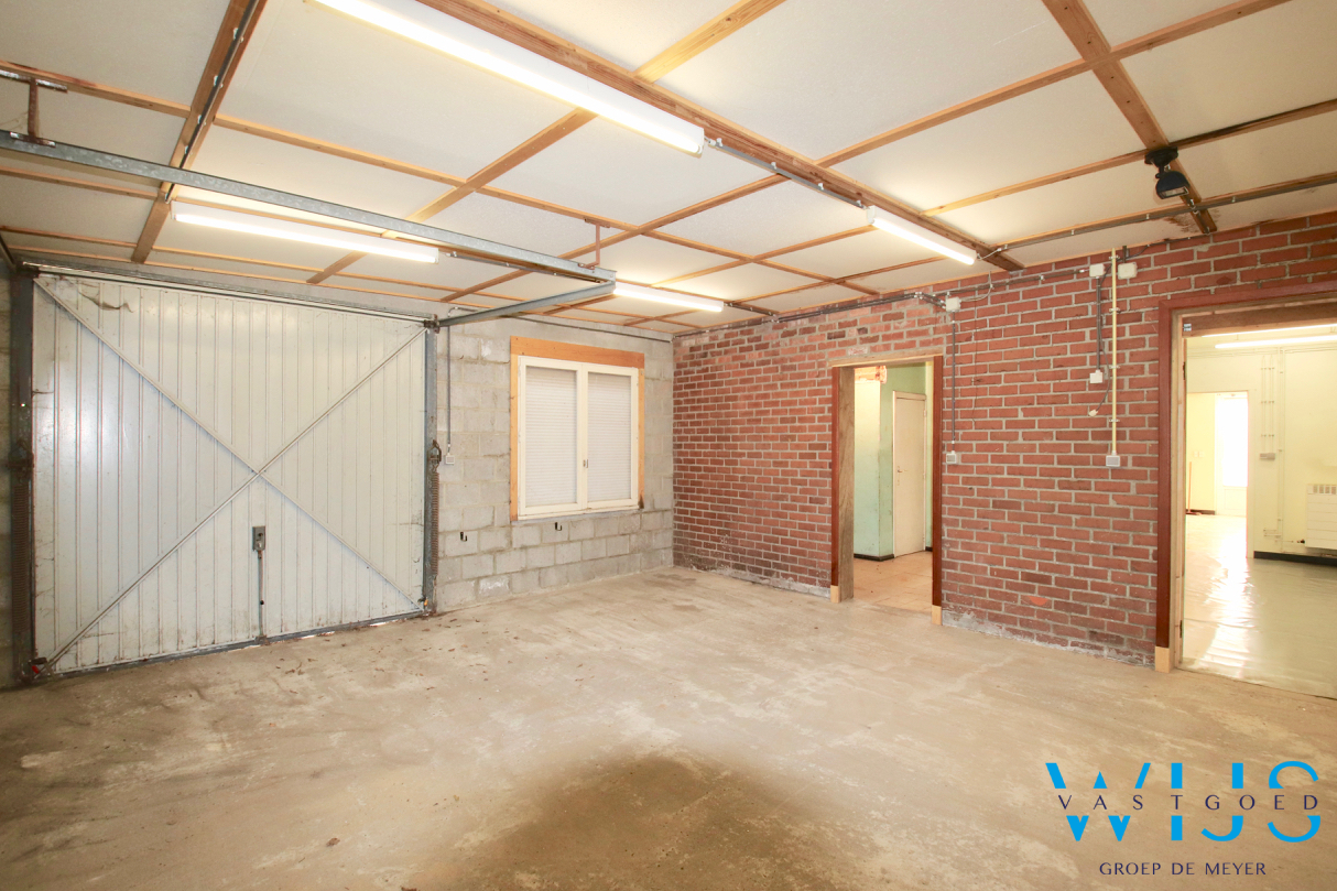 Ruime bungalow met bijgebouw op een ideale locatie in Assenede ! 