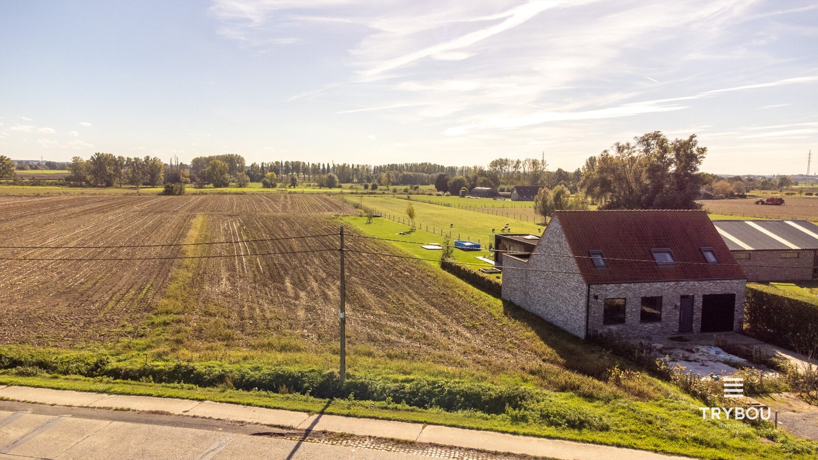 Ruime bouwgrond van 2.920 m² voor halfopen bebouwing in Poelkapelle 