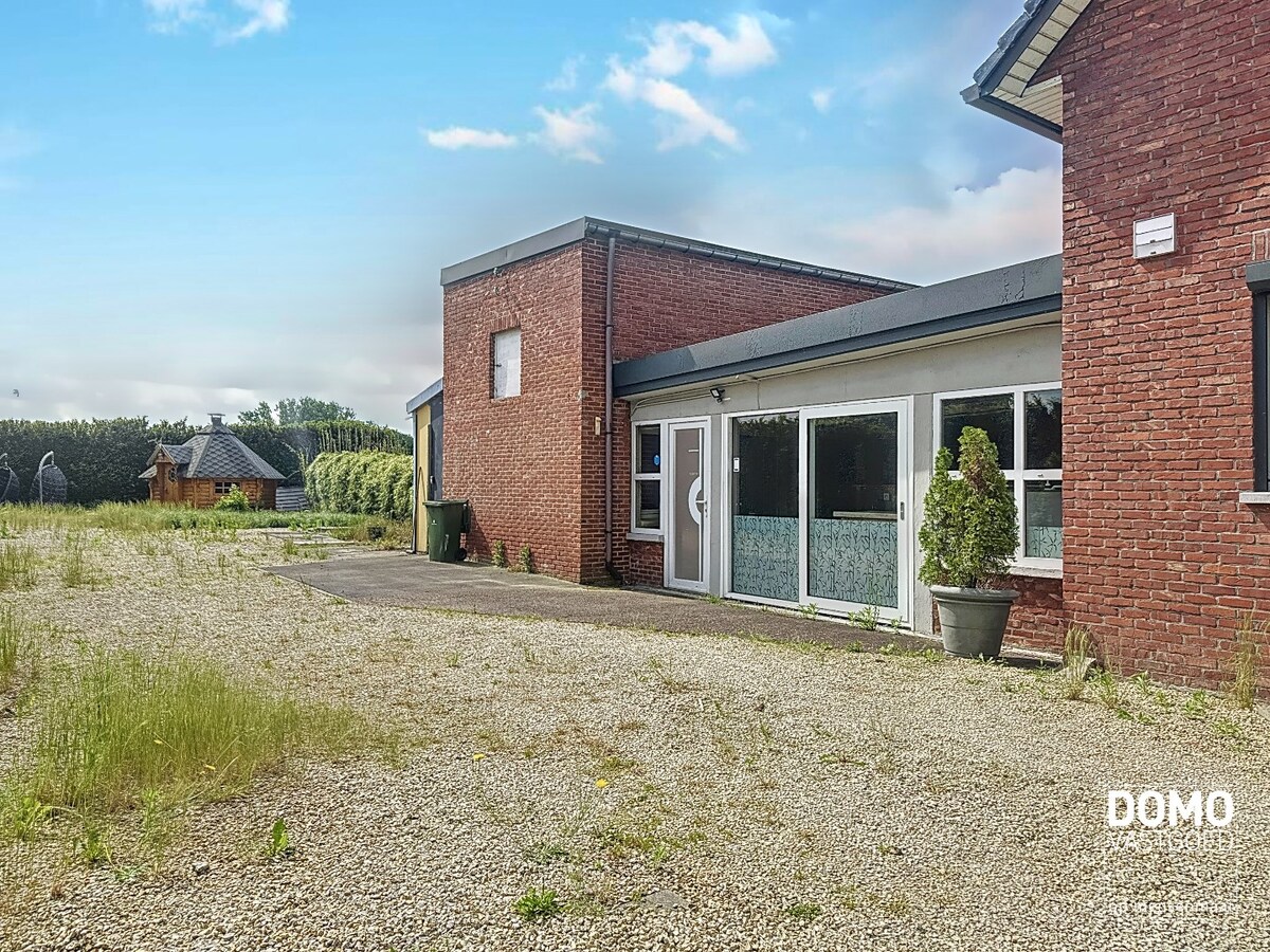 Zeer ruime half open bebouwing gelegen te Hasselt 