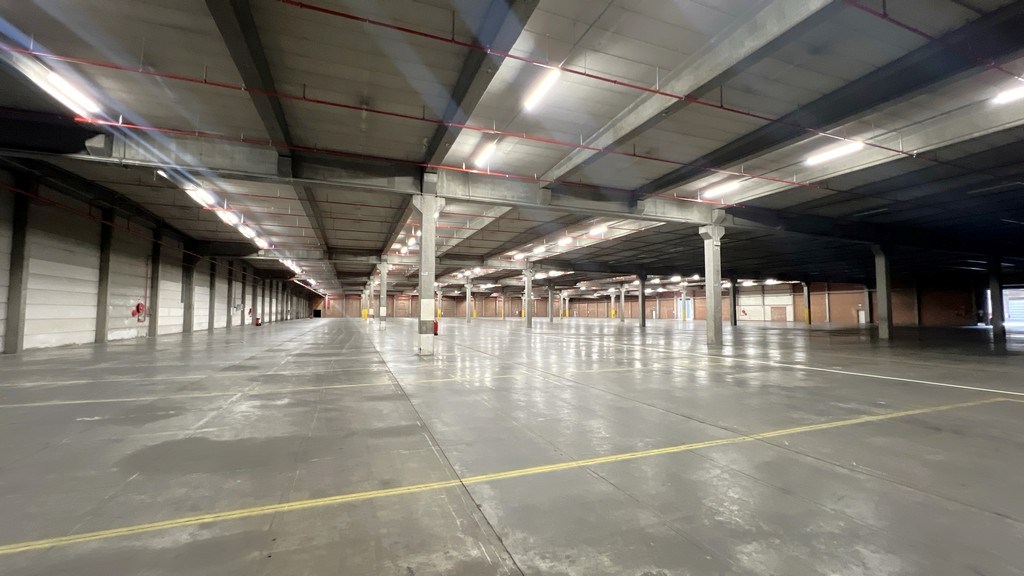 Opslagloodsen met buitenruimte te huur vlakbij afrit E17 in Sint-Niklaas