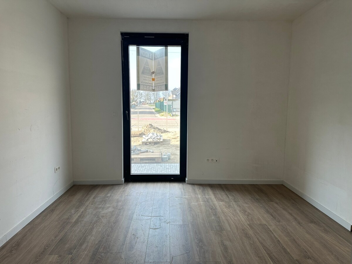 Nieuwbouw instapklare woning met 4 slaapkamers (waarvan 1 gelijkvloers) 