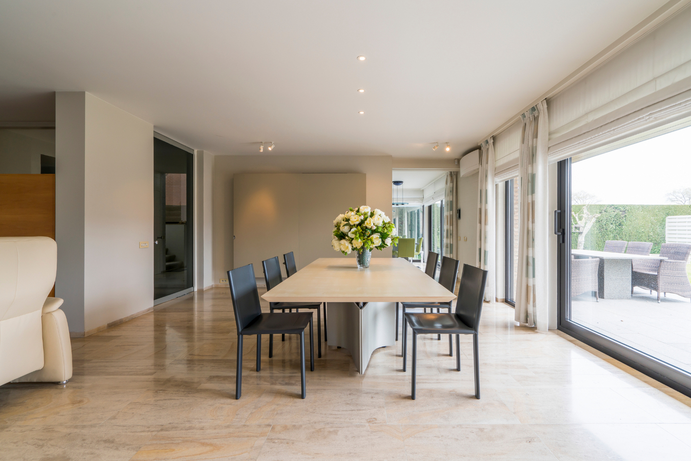 Luxueus afgewerkte villa met 3 slaapkamers én garage te Gits 