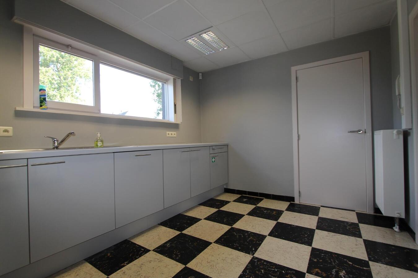 Woning met 4 slaapkamers en garage te Koekelare 