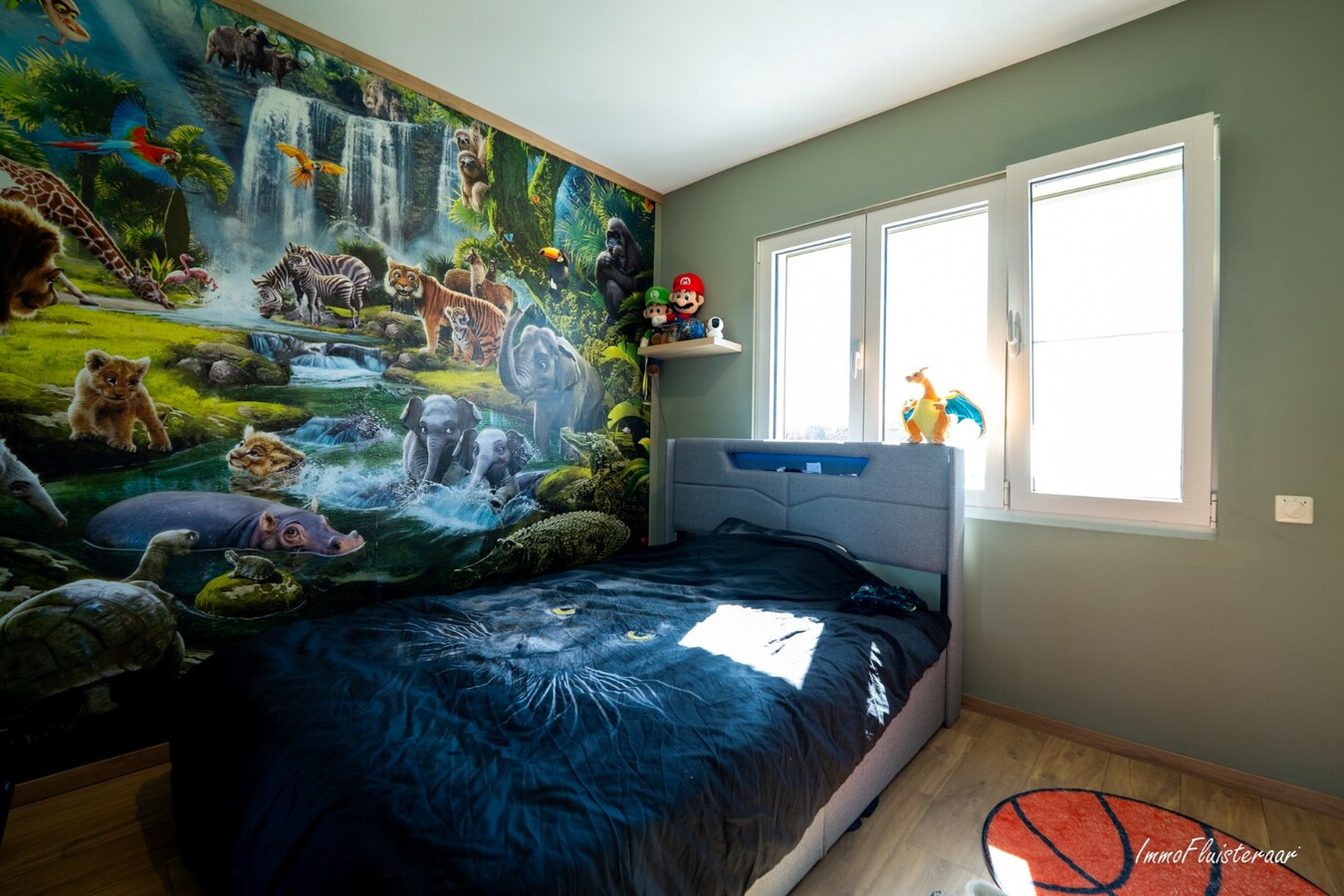 Recent gerenoveerde woning met paardenstallen en buitenpiste op ca. 12.370 m2  te Geel 