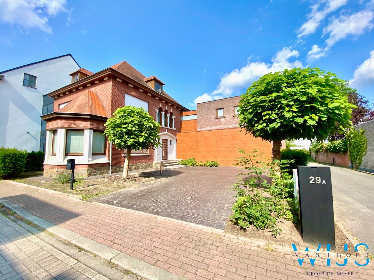 Schitterend karaktervol woonhuis met 5 slaapkamers te Assenede ! 