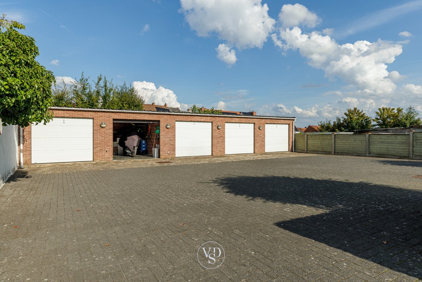 Instapklaar en lichtrijk gelijkvloers appartement 