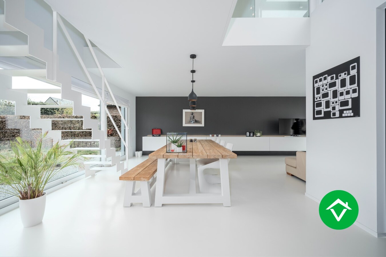 Zeer stijlvolle en instapklare villa te koop in het centrum van Koekelare. 