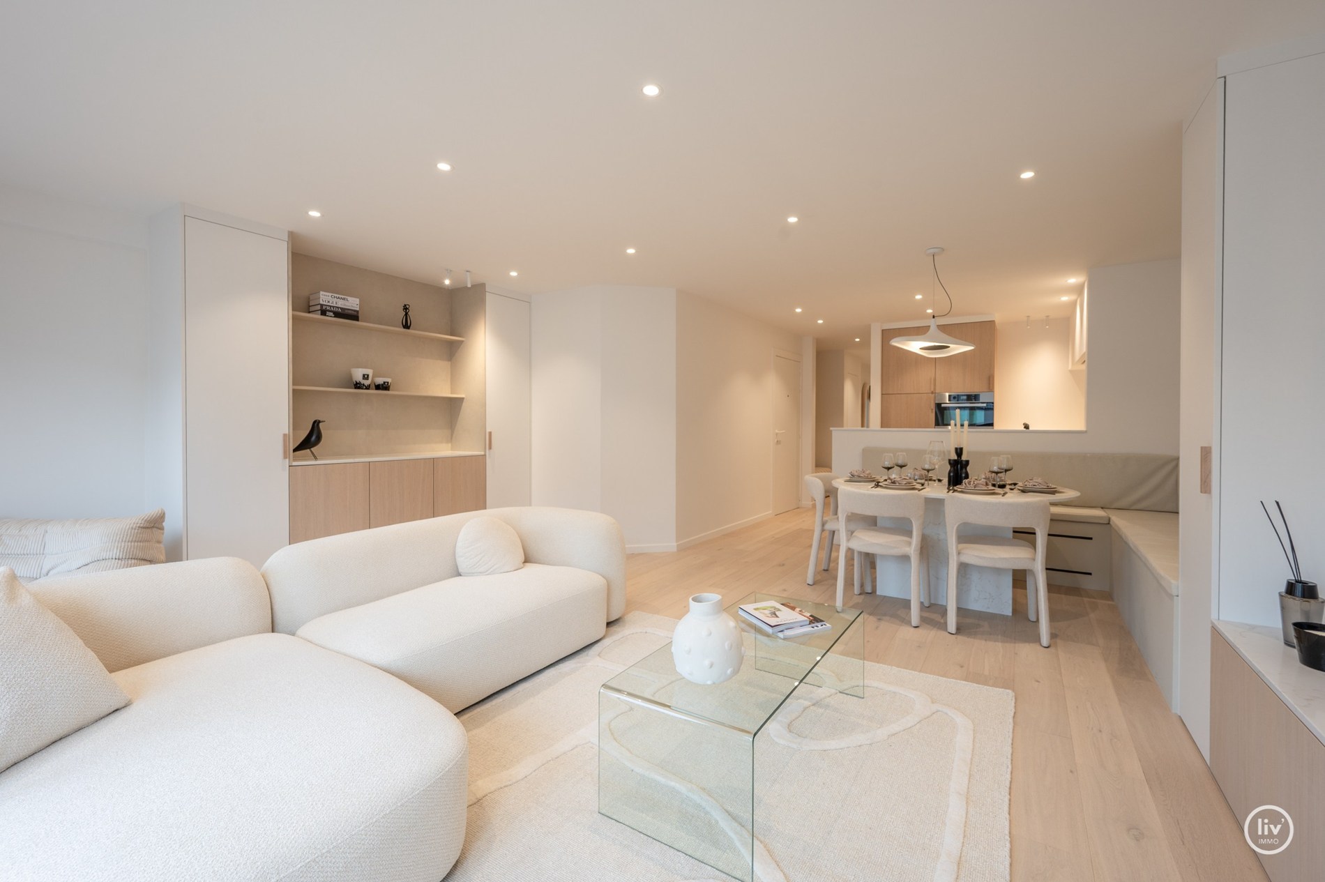 Appartement entièrement rénové et élégant au cœur de Knokke dans la Lippenslaan. 