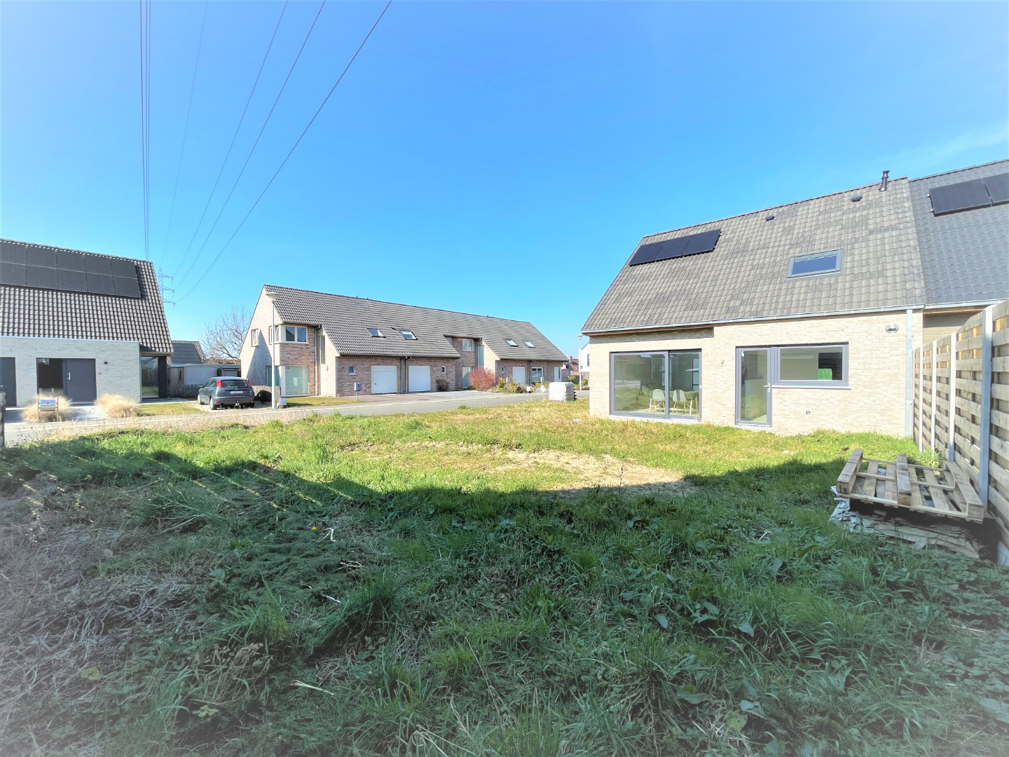 VERKOCHT Nieuwbouwwoning met 3 slaapkamers en garage op 370m² 