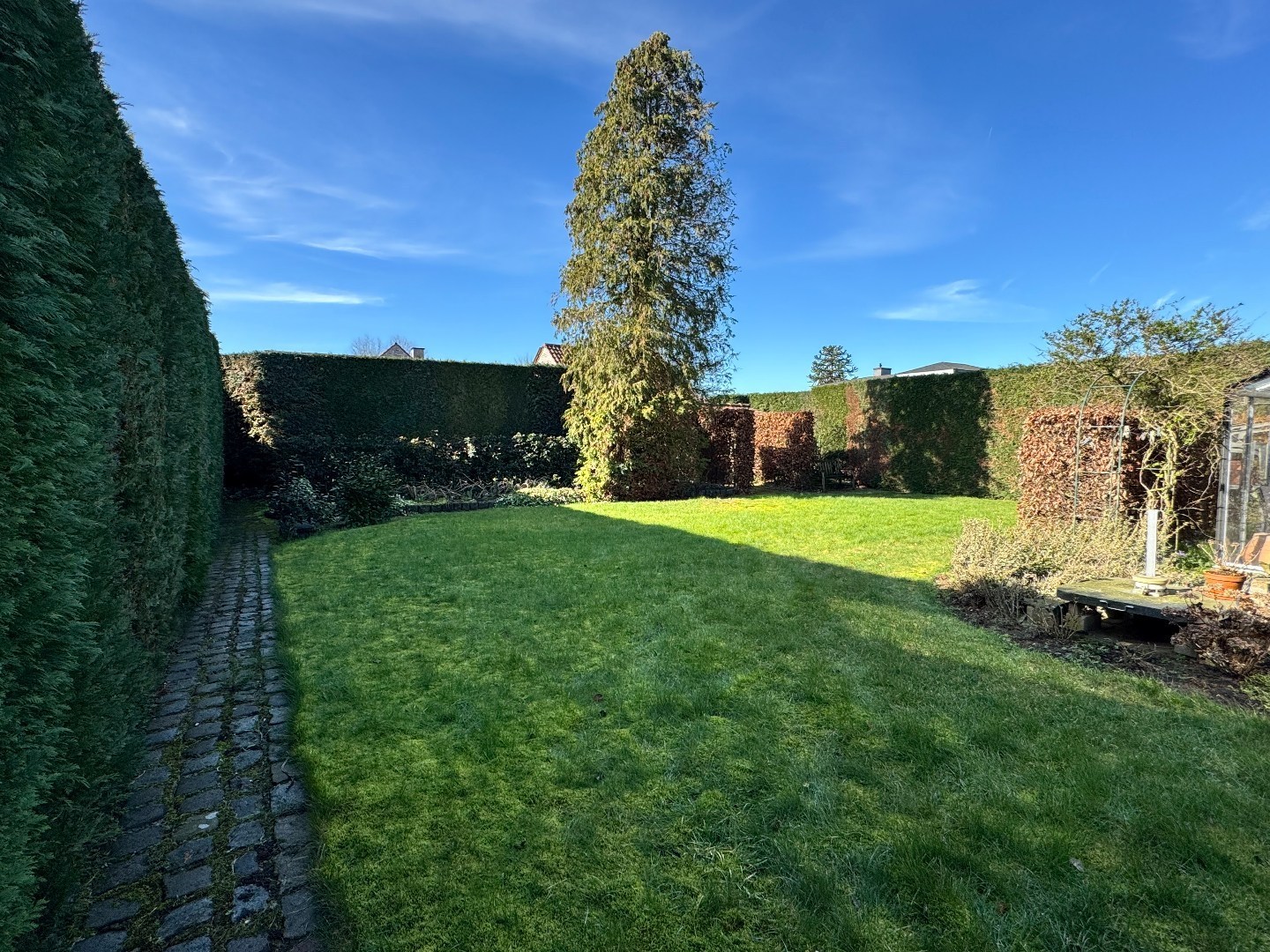 Charmante woning met garage en tuin op 963 m² te Zulte 