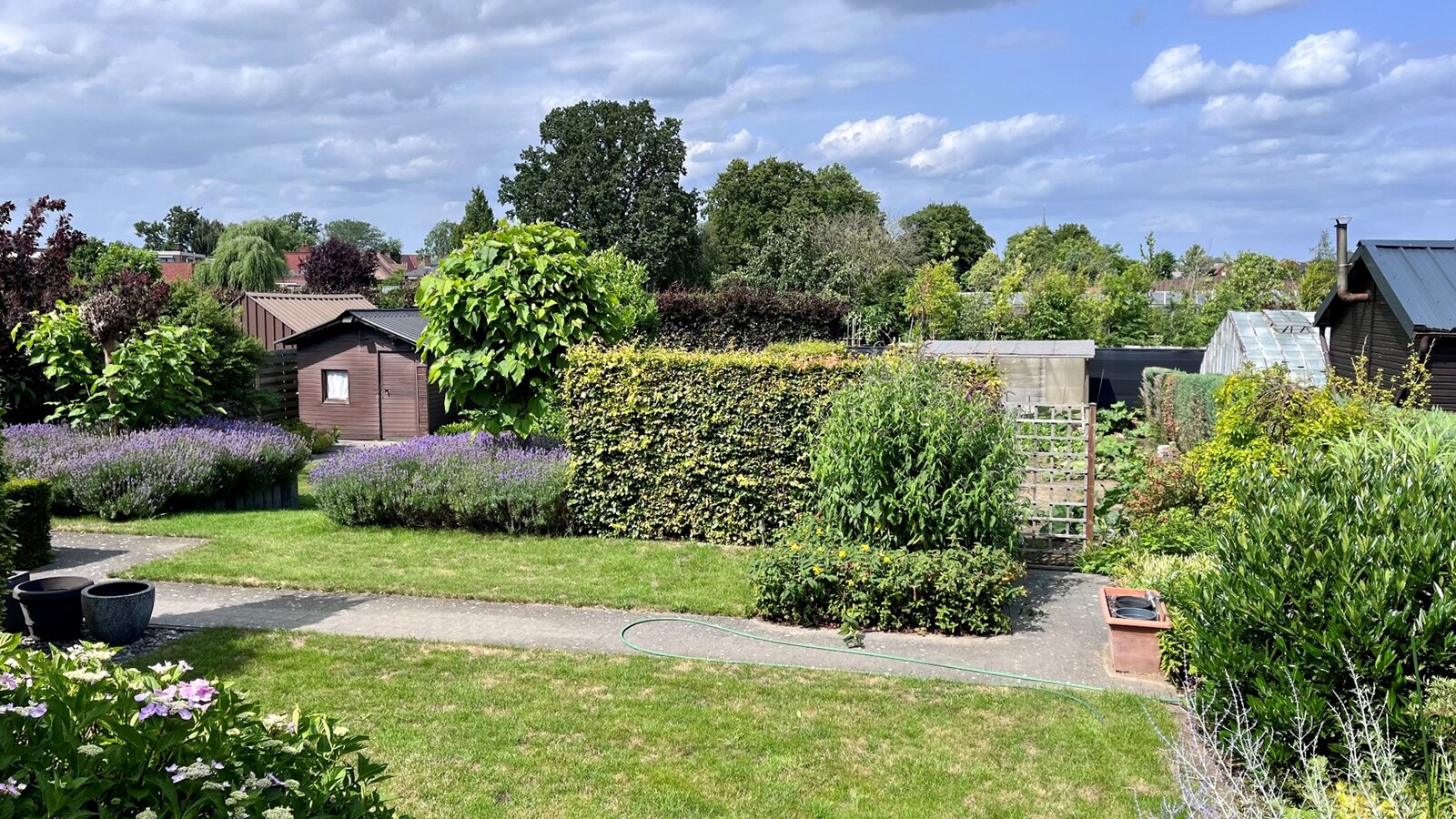 Goed onderhouden woning met tuin, terras en inpandige garage in Kermt - Energielabel E 