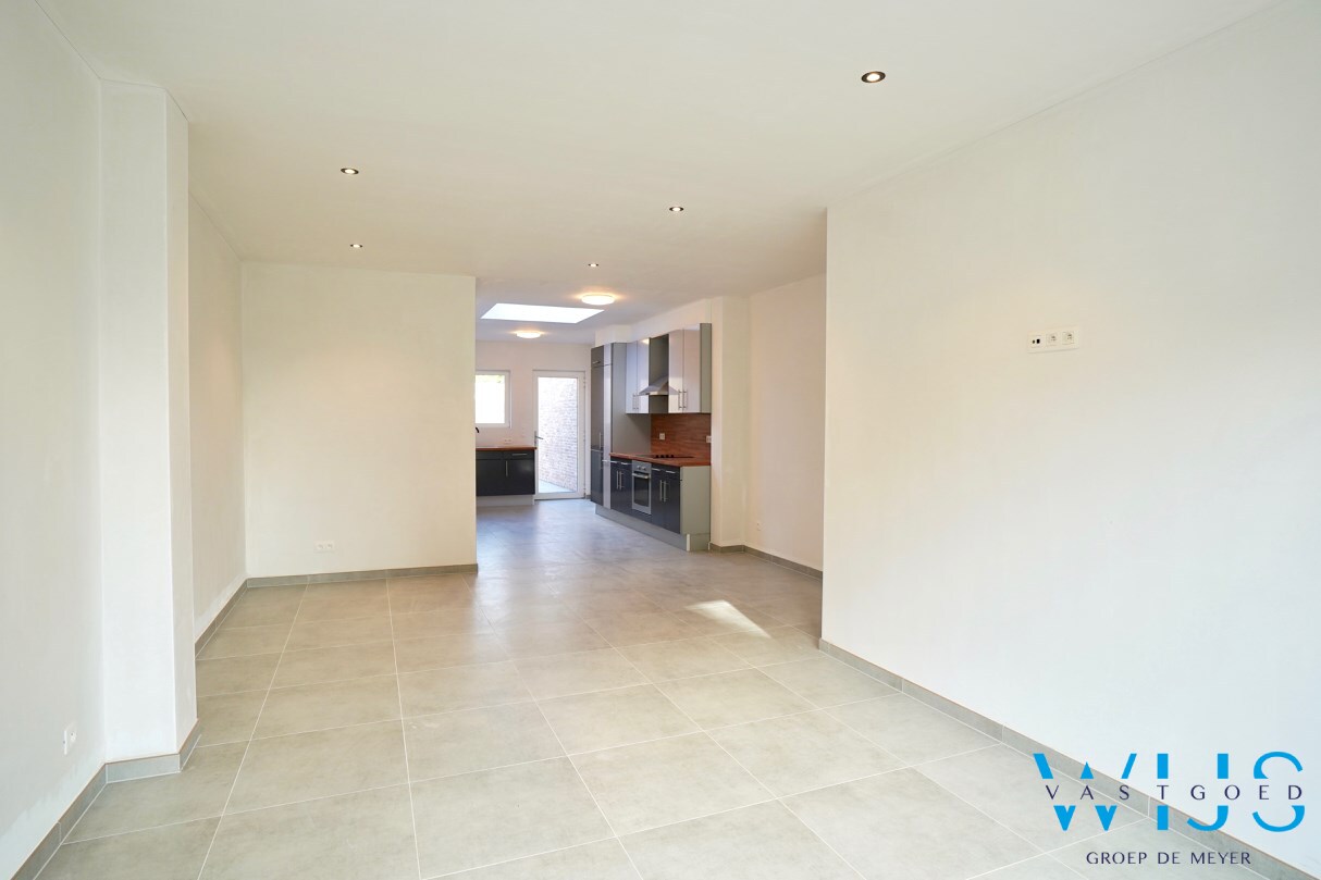 Volledig gerenoveerd woonhuis voor de brug van Zelzate ! 