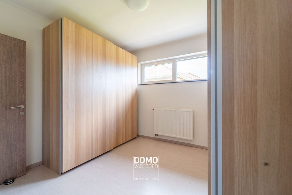 RUIME WONING VAN BOUWJAAR 2008 MET EPC LABEL B, 3 SLAAPKAMERS EN EEN HANGAR TE DIEPENBEEK 