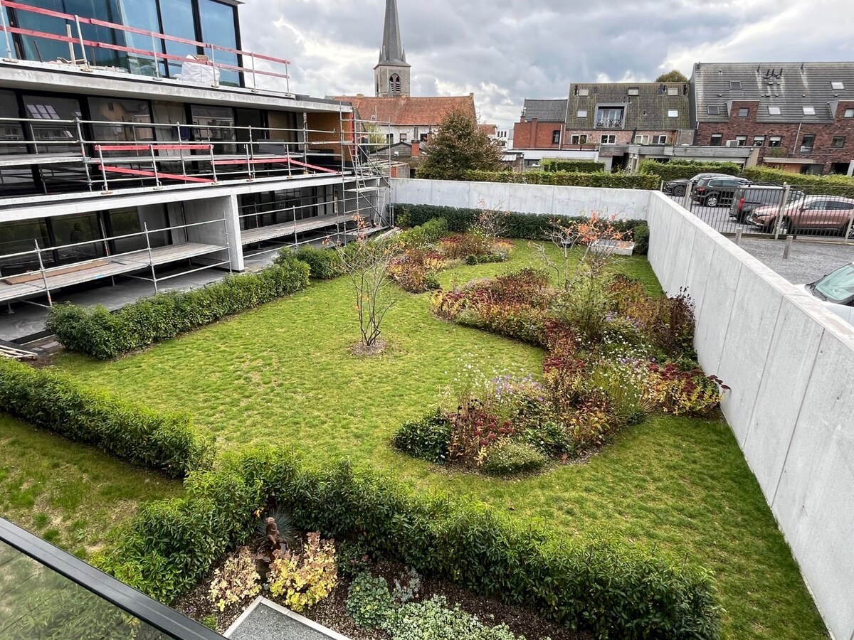 Ruim 2 slpk-appartement incl. staanplaats en kelderberging. 