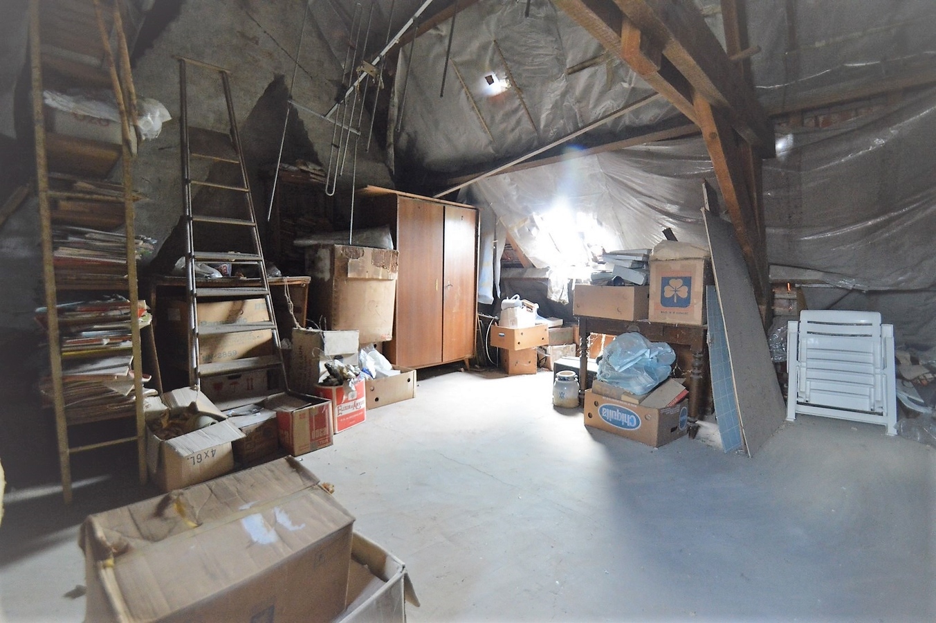 Ruime te renoveren gezinswoning op rustige maar centrale ligging - Sint-Andries 