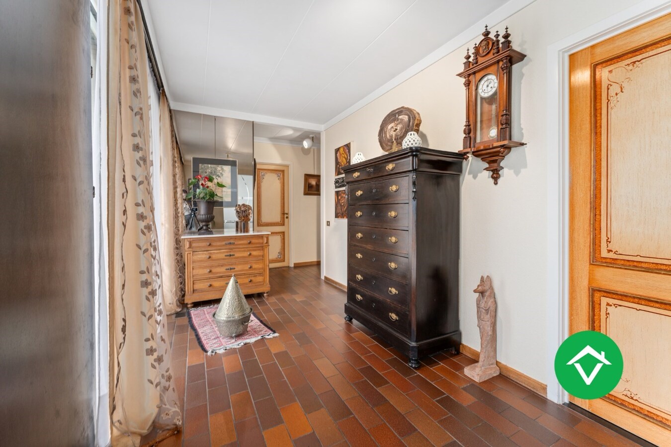 Alleenstaande woning met 4 slaapkamers en dubbele garage te Koekelare 