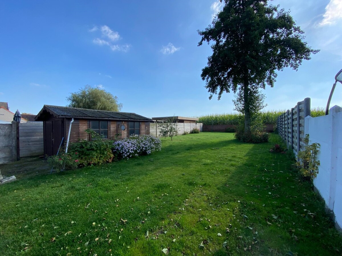 Rustig gelegen woning met garage en zonnige tuin te Poperinge 