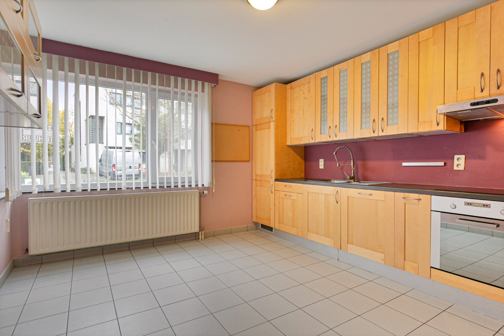 Goed gelegen woning met 3 slaapkamers en parkeerplaats - EPC 204 kWh/m² - bewoonbare oppervlakte 135m² 