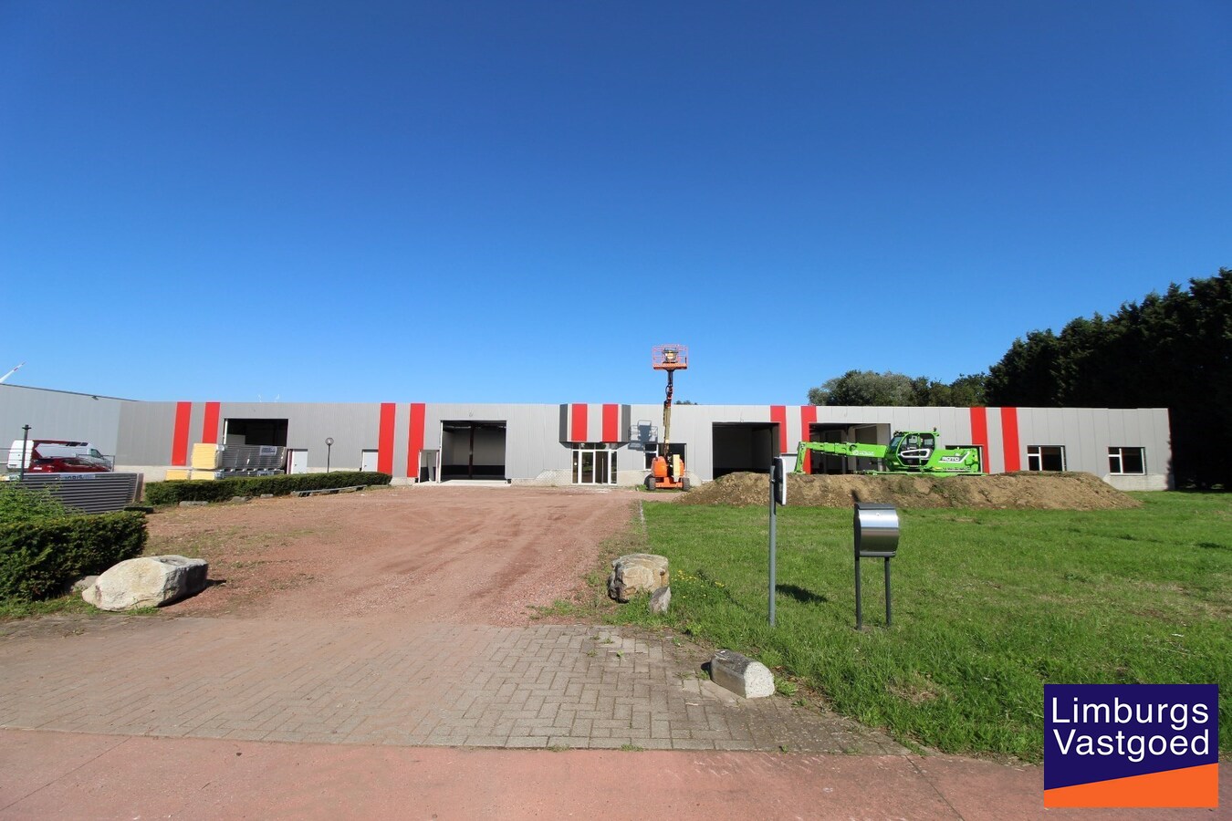 SLAKWEIDESTR. - KMO UNIT 13 - 208 m² - sectionaal poort - nabij E-314 