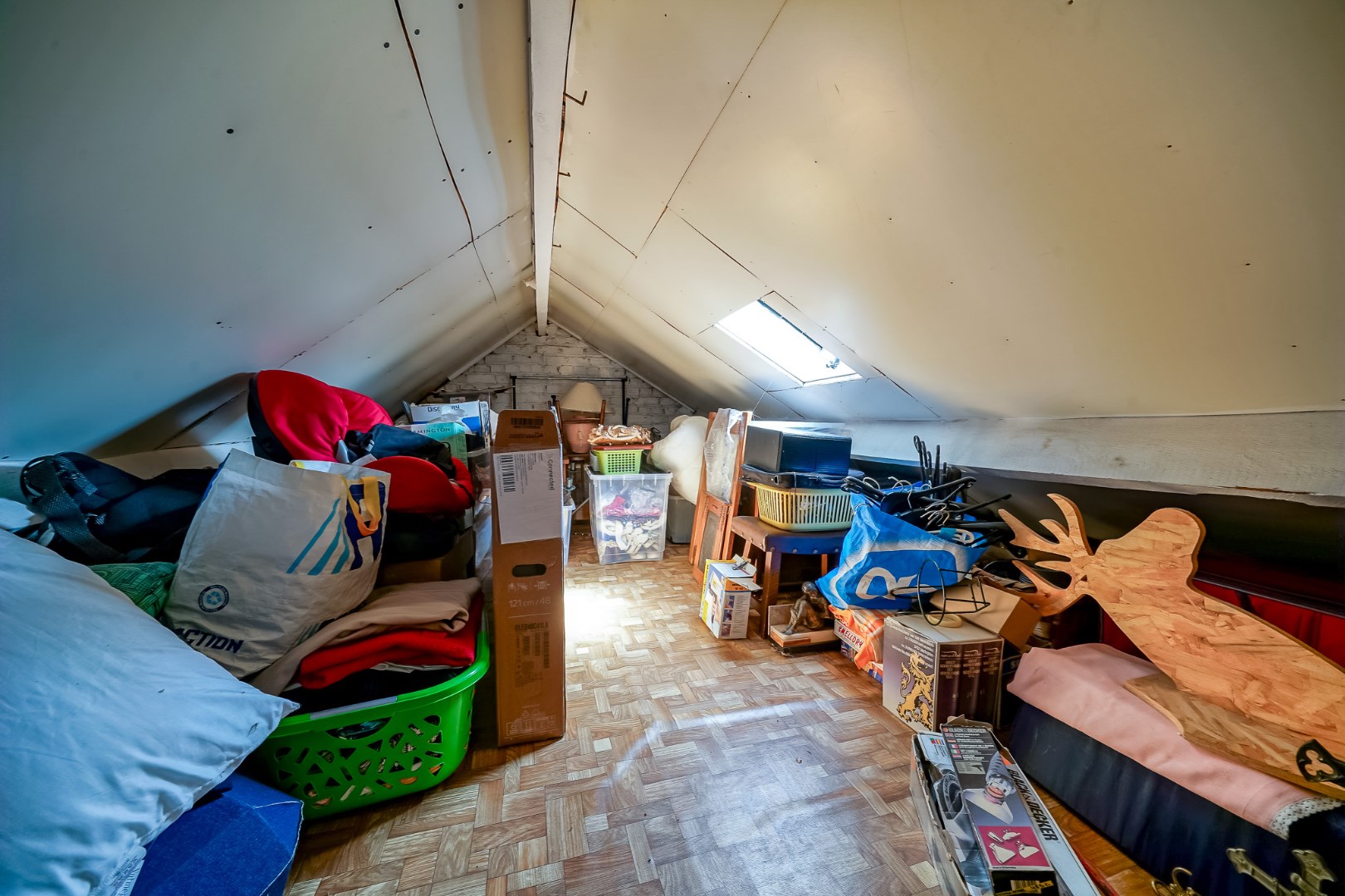 Op te frissen gezinswoning in het centrum van Oostende 