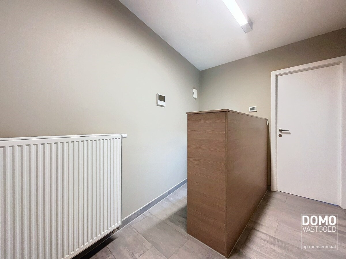 KANTOOR/PRAKTIJKRUIMTE TE HUUR IN CENTRUM KERMT MET ONDERGRONDSE AUTOSTANDPLAATS 