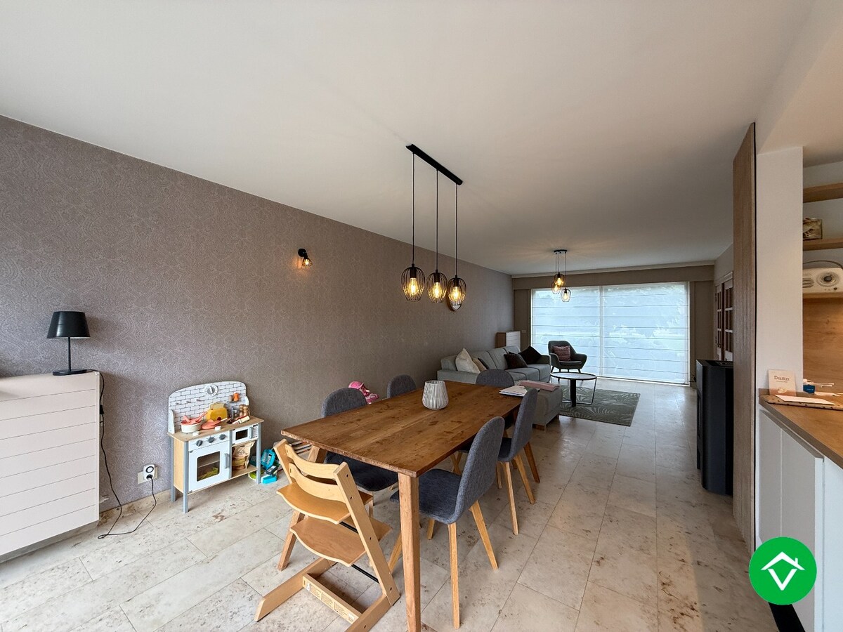 Prachtige rijwoning met 3 slaapkamers, tuin en garage te Roeselare 