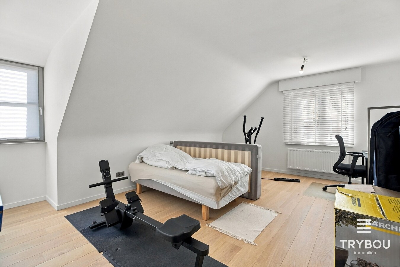 Alleenstaande luxueuze woning met 5 slaapkamers! 