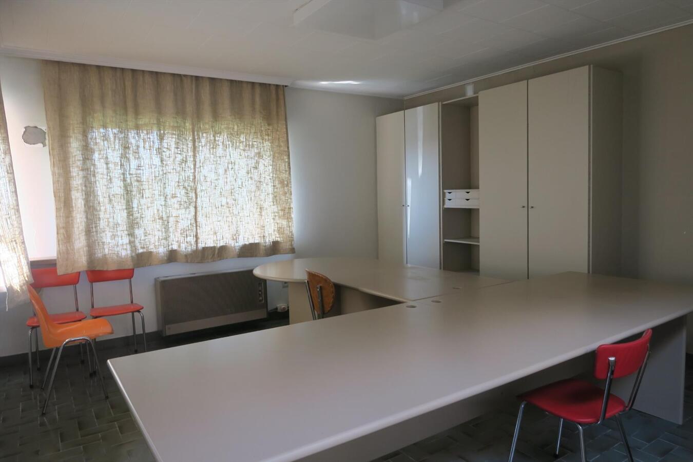 Atelier van 950 m² op verbindingsweg Ieper - Diksmuide 