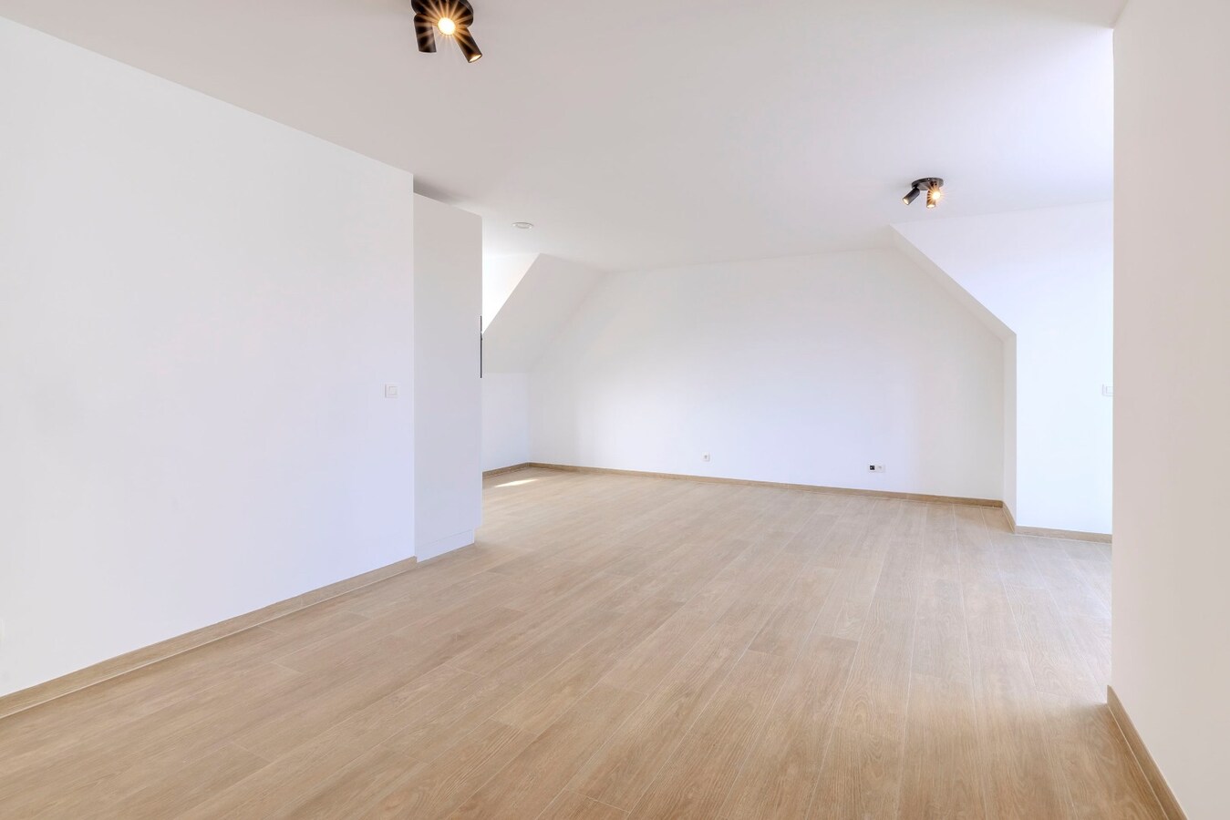 Nieuwbouwappartement - 2 slpks - staanplaats - lift - toplocatie 