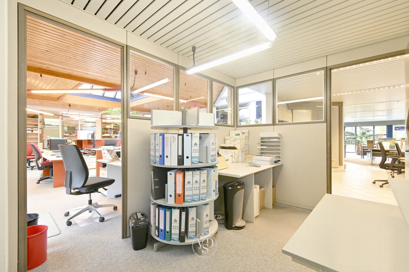 Ruim handelspand met penthouse in villastijl 