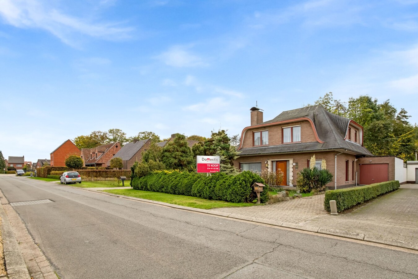 Vrijstaande woning met garage op ruim perceel in het centrum. 