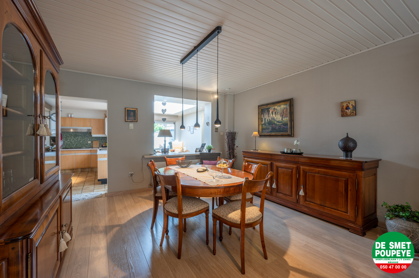 Verrassend ruime en goed onderhouden woning met ruime garage 