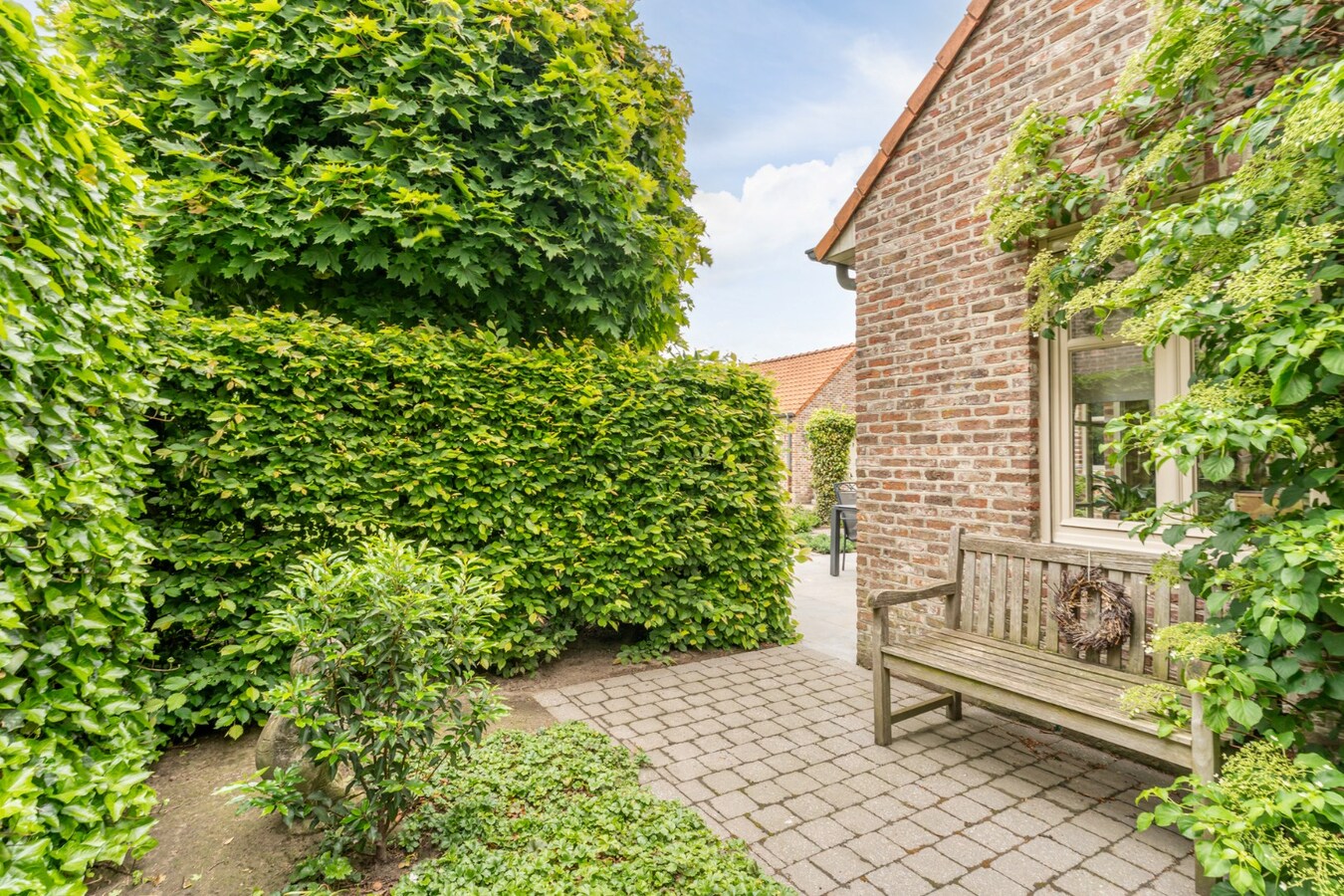 Stijlvolle, goed afgewerkte woning op een perceel van 6a32ca op een rustige locatie te Kinrooi! 