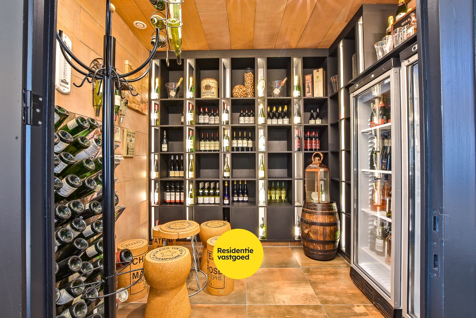 Restaurant 'De Haven' volledig gebouw met mogelijheden vlakbij de kaai gelegen op 313 m². 