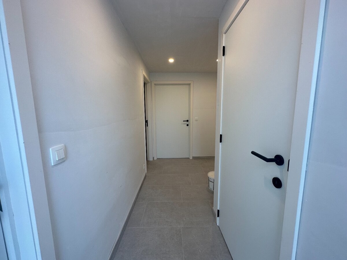 Volledig vernieuwde woning met 2 slaapkamers 