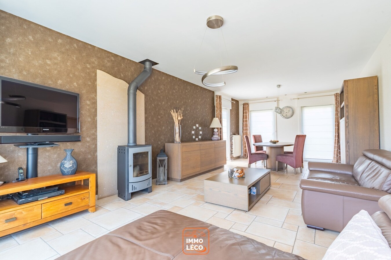 Villa « semi plain-pied » idéalement située avec 4 chambres, jardin, garage et parking, COUP DE CŒUR ABSOLU ! 