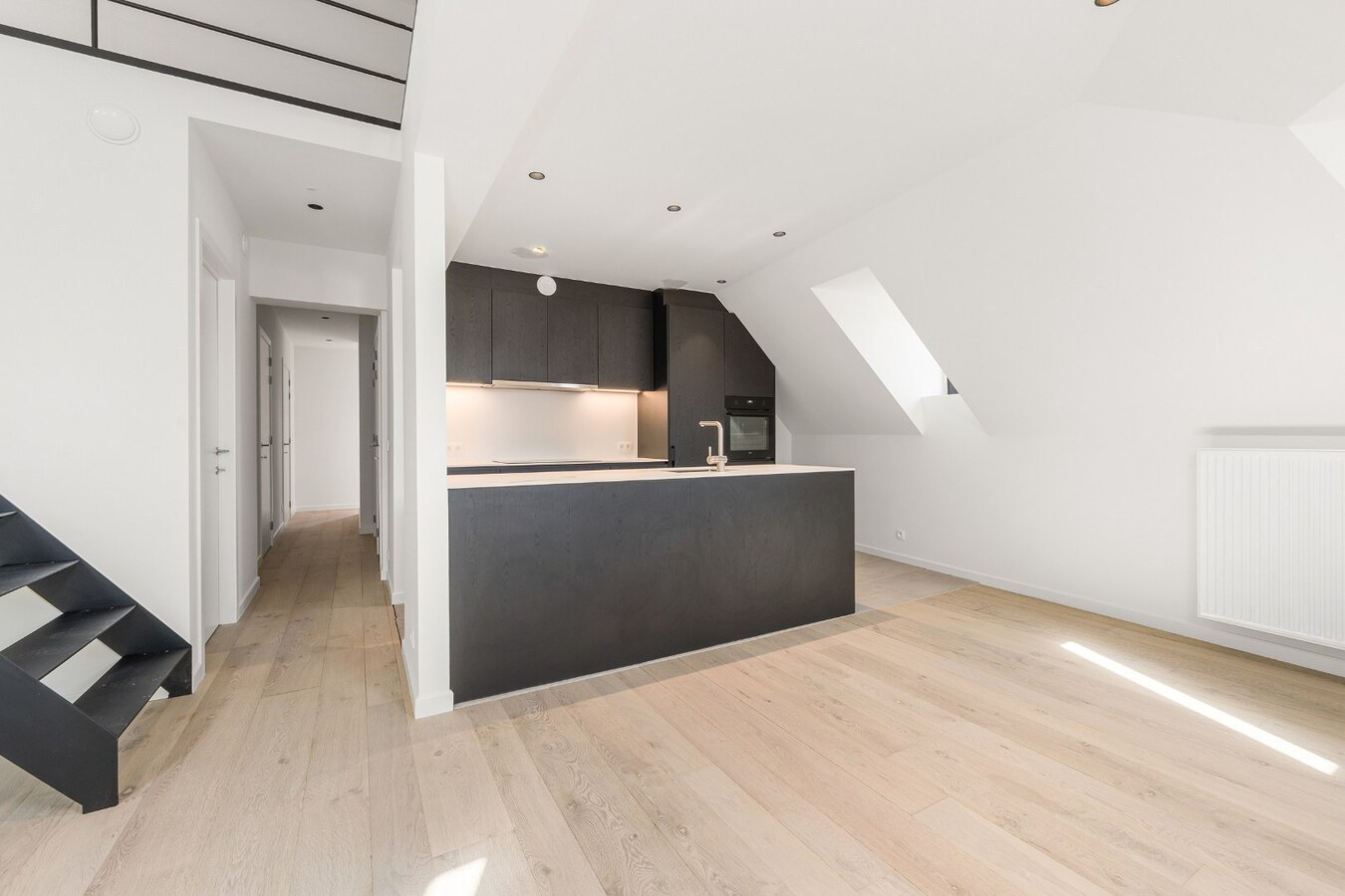 Luxueuze totaalrenovatie | Instapklaar dak appartement met mezzanine 
