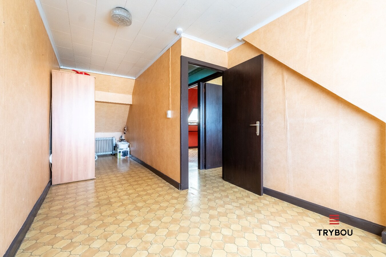 Verrassend ruime woning aan de rand van Houthulst op ruim perceel van 720m². 