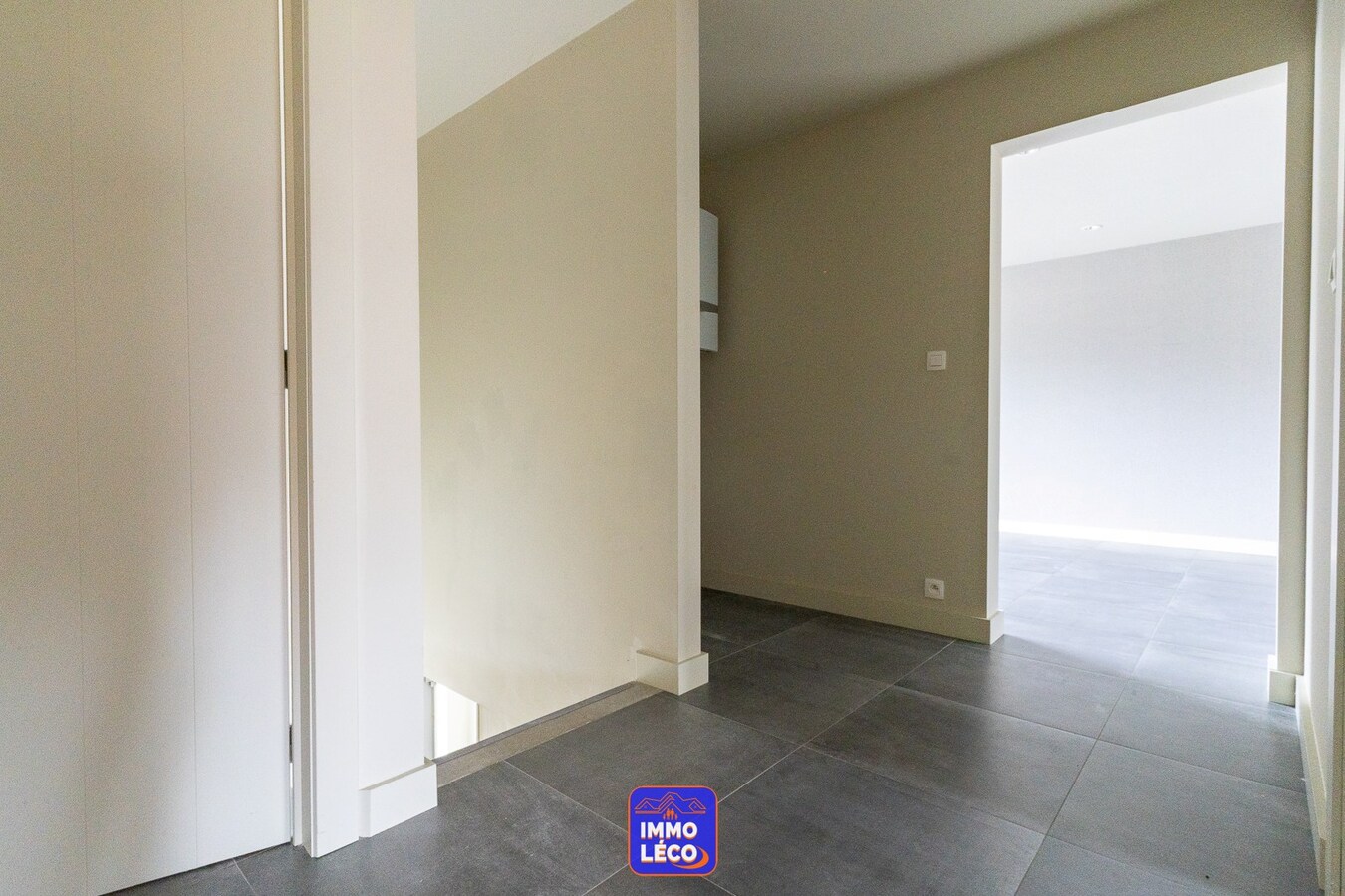 Appartement moderne avec parking privé, dans un clos résidentiel prisé ! 