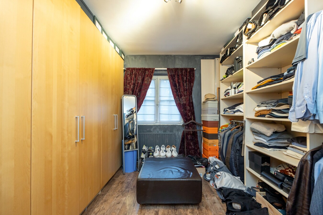 Charmante en ruime woning met zwembad en bijgebouw op toplocatie 