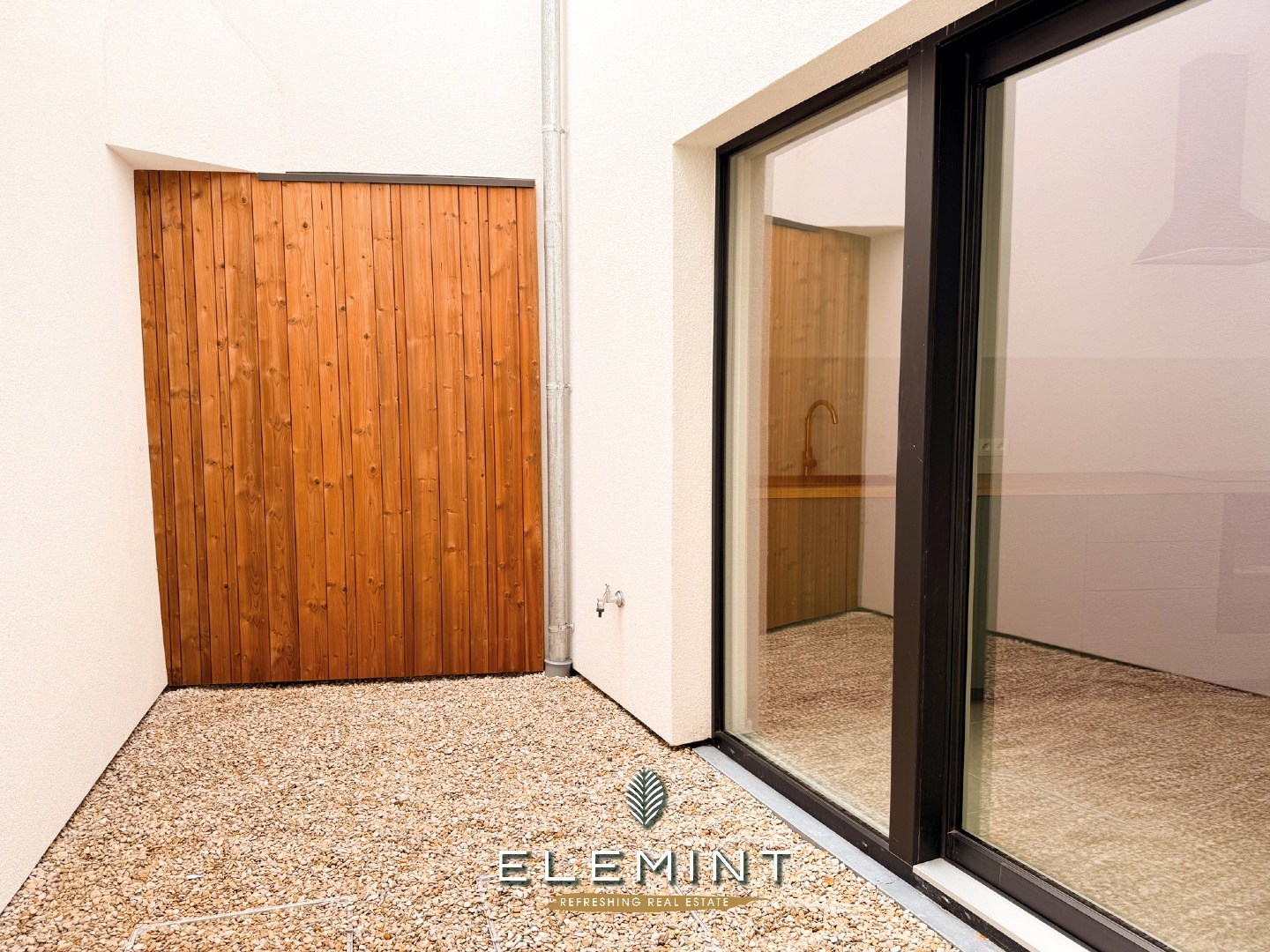 Volledig gerenoveerde woning met fietsenberging te Kortrijk 