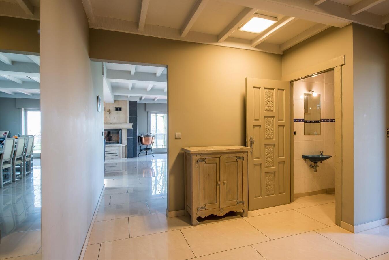 Uitstekend gelegen villa met prachtige vergezichten op 1ha28a21ca 