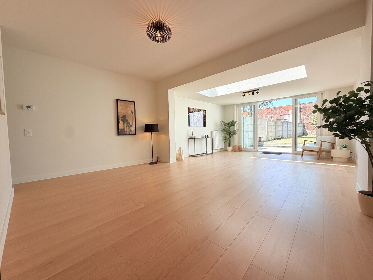 Prachtige ruime woning met 4 slaapkamers en 2 badkamers ! *** NONO INSPIRED *** 