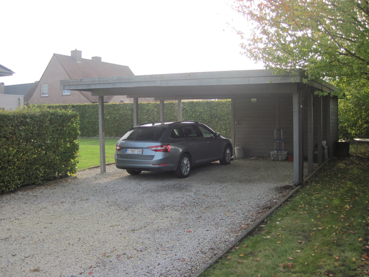 Recente, eigentijdse villa in doodlopende verkaveling ! 