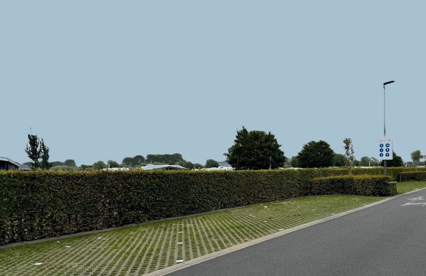 Drie autostandplaatsen deel uitmakend van een mooi hotel gelegen in Nieuwpoort- Sint-Joris 