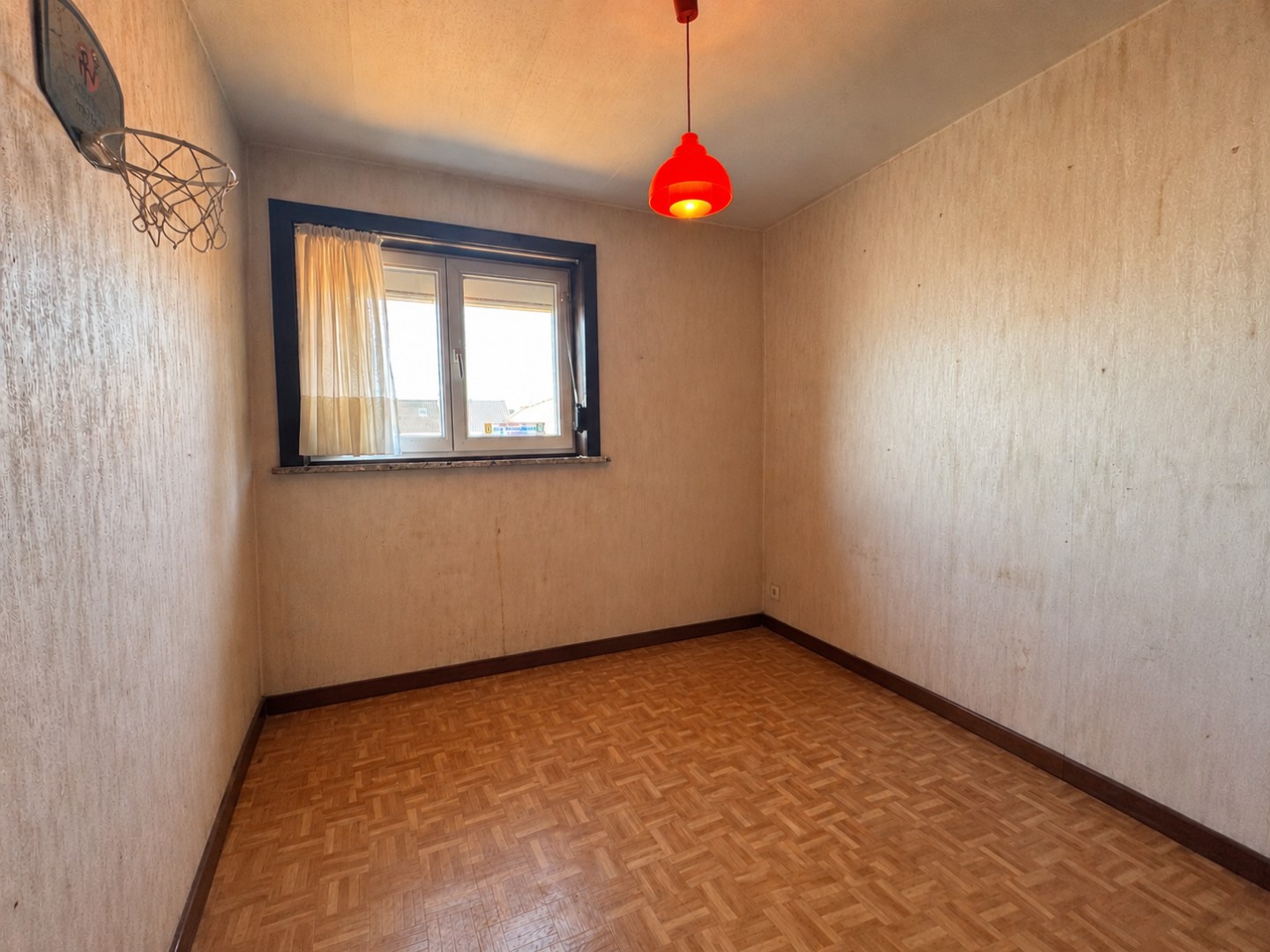 Gezellige woning met stadstuin, garage en uitweg langsachter. 